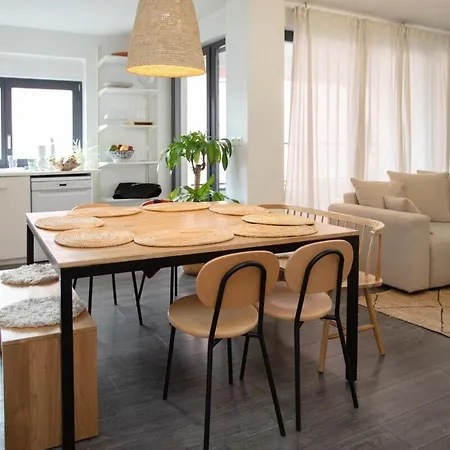 Moderne Au Centre Apartment